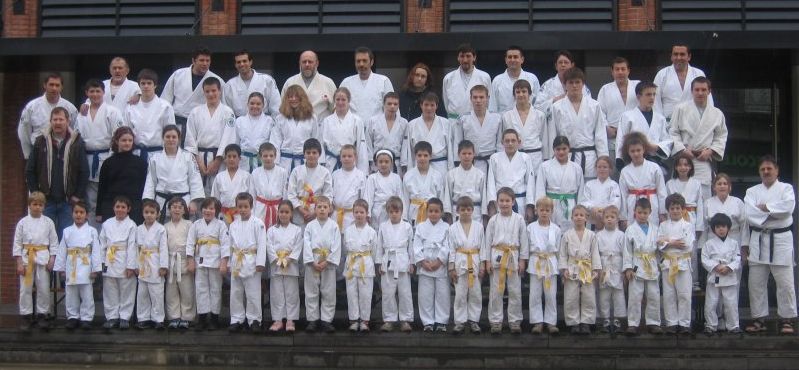 JudoClubVicomtois,judo,vic le comte,vicomtois,taiso,jujitsu,competitions,entrainement,auvergne,club,photo de groupe janvier 2005